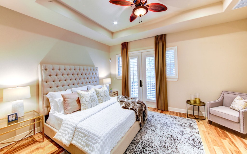 1529 Barton Springs Road bedroom